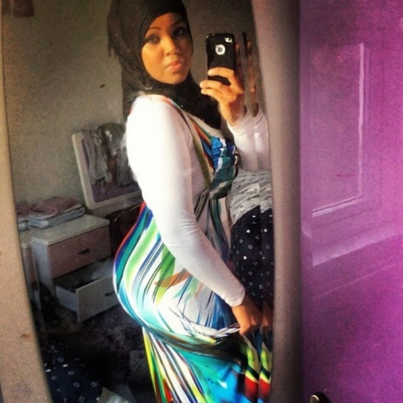 Meet your Posher, Azmira - Picture 1 of 1